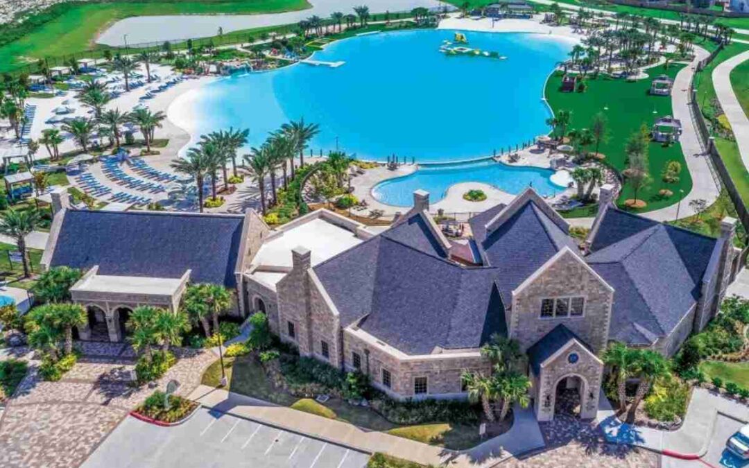 Crystal Clear Lagoon in Balmoral – Northeast Houston