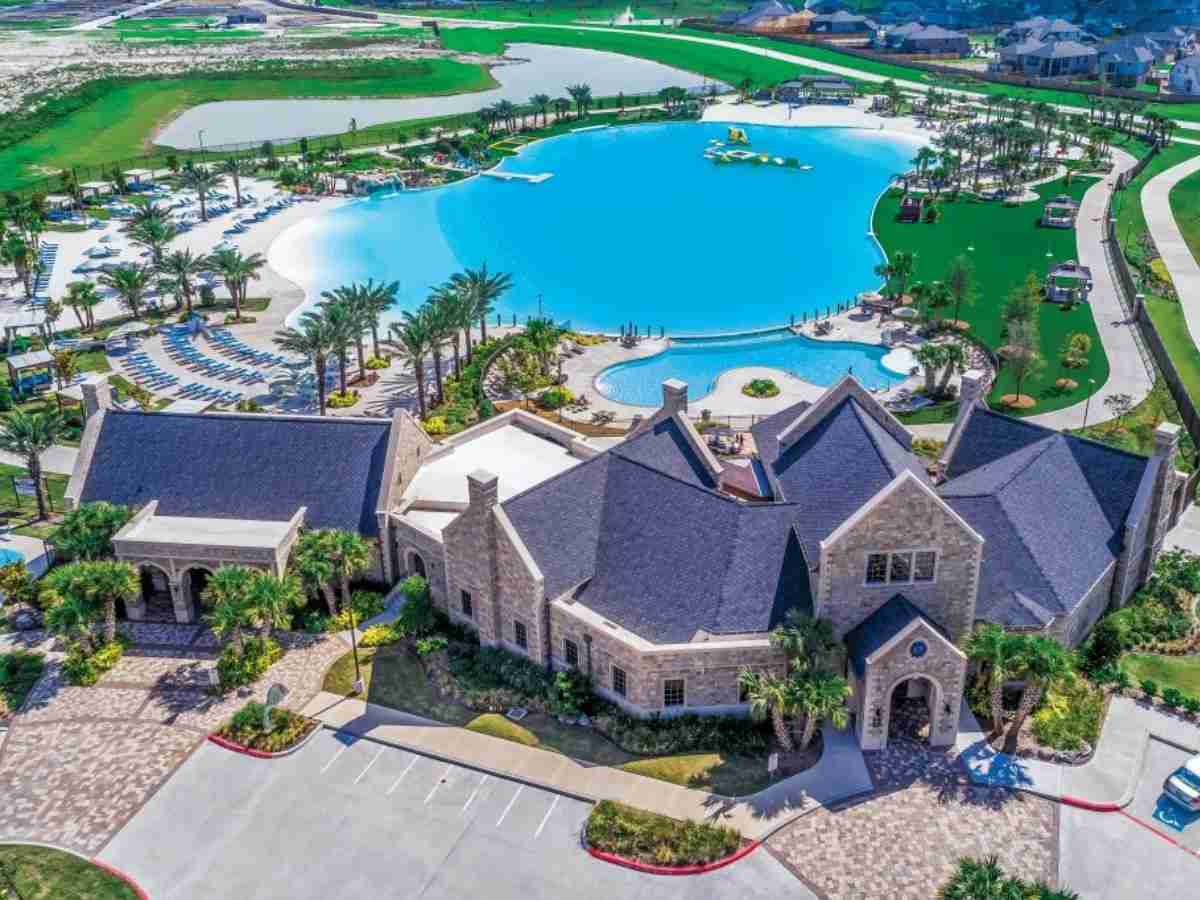 Aerial view of Balmoral lagoon and surrounding buildings and area for article Crystal Clear Lagoon in Balmoral - Northeast Houston
