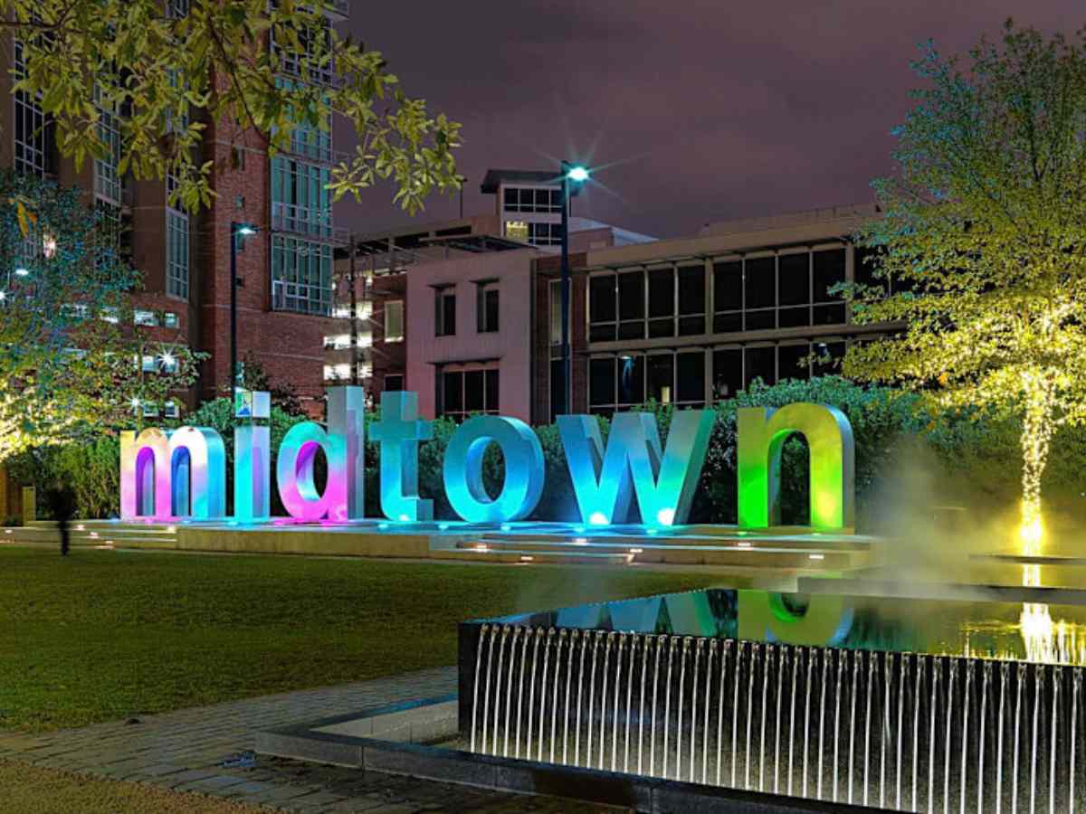 Midtown Houston - Letters spelling Midtown with lights on them for article Midtown and Museum Area in Houston for newcomers moving to Houston.