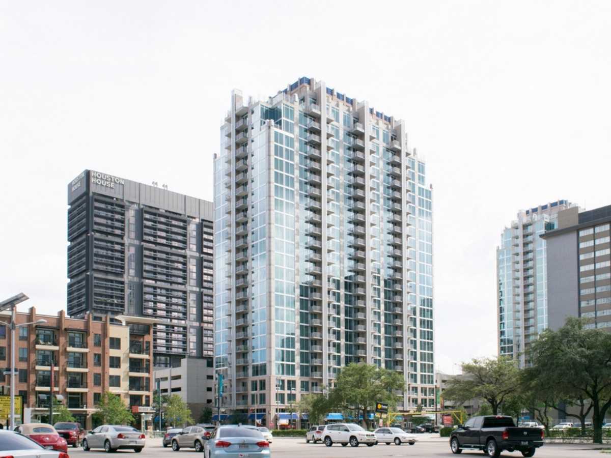Houston Hi-Rise for article High-Rise and Mid-Rise Living for newcomers moving to Houston.