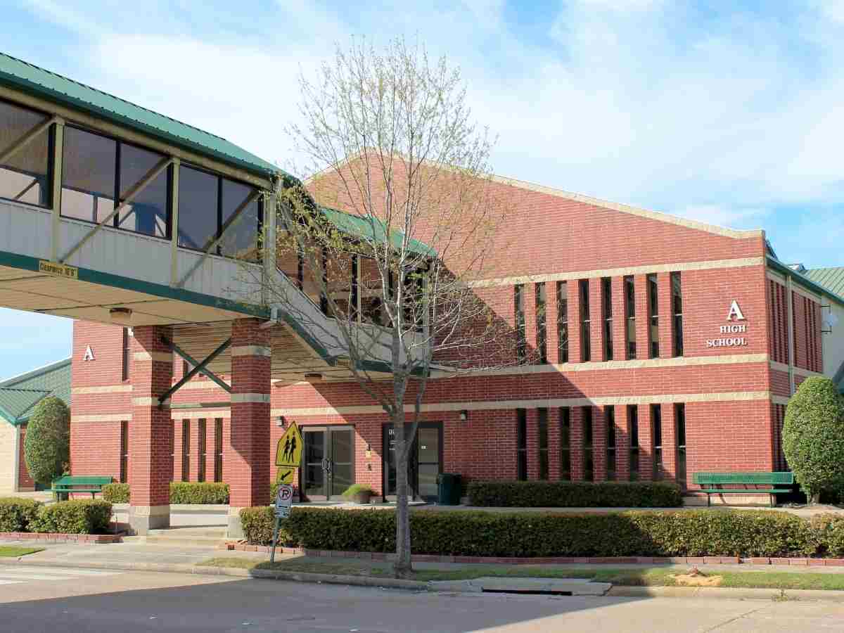 Building at LSA for article Lutheran South Academy