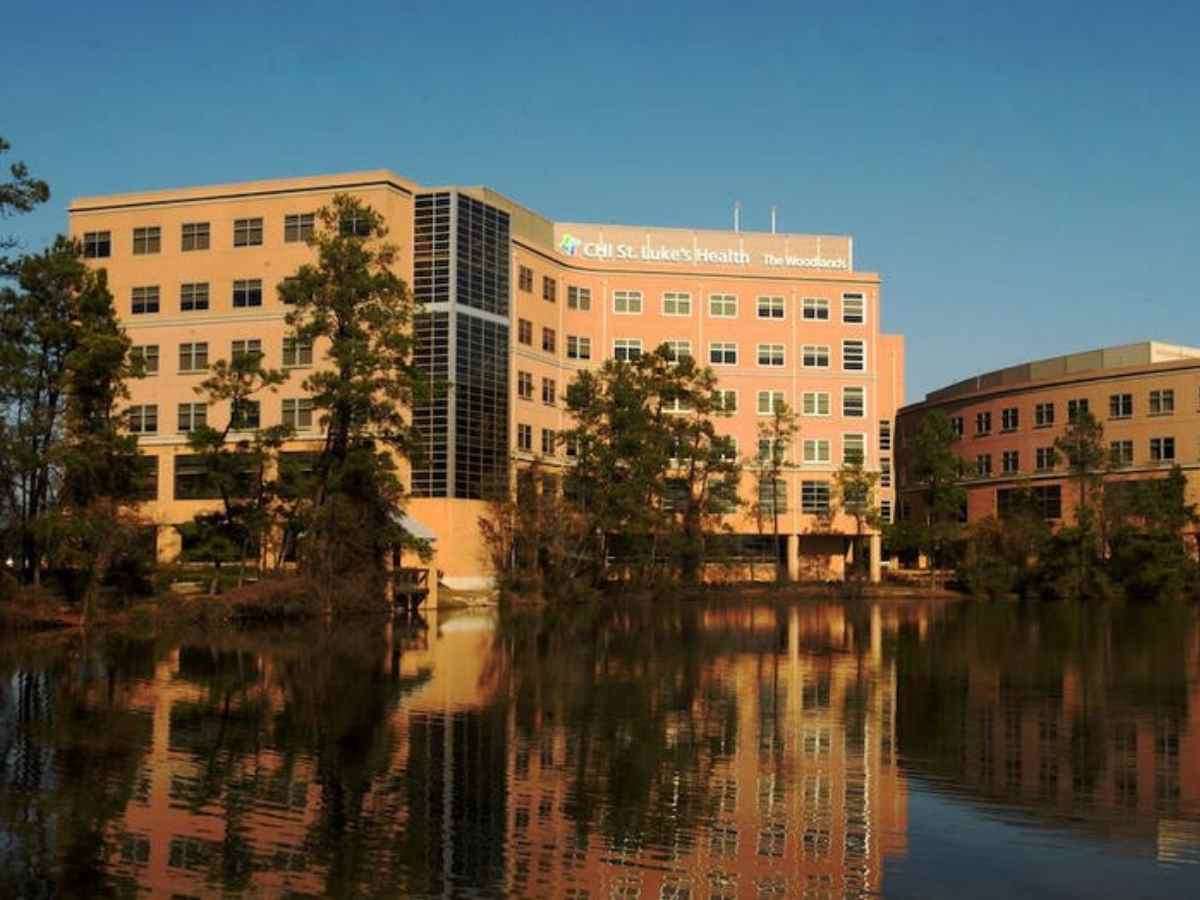 Large hospital building on lake for article CHI St. Luke's Health North Houston