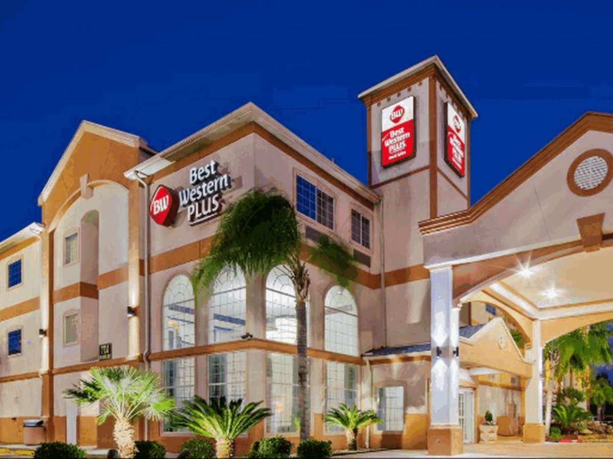 Outside of hotel for article Best Western Plus® Houston Atascocita Inn & Suites