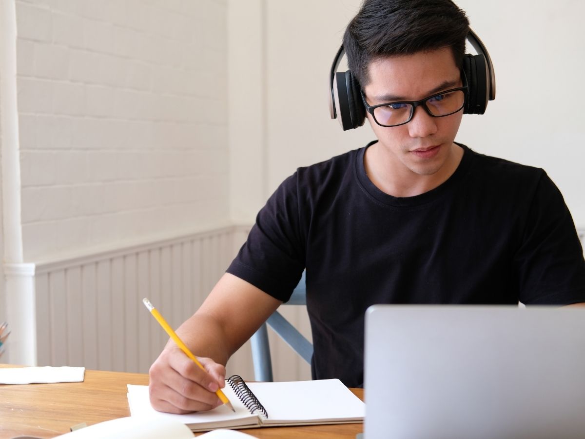 Person taking online classes for article HCC Free Job Training Programs