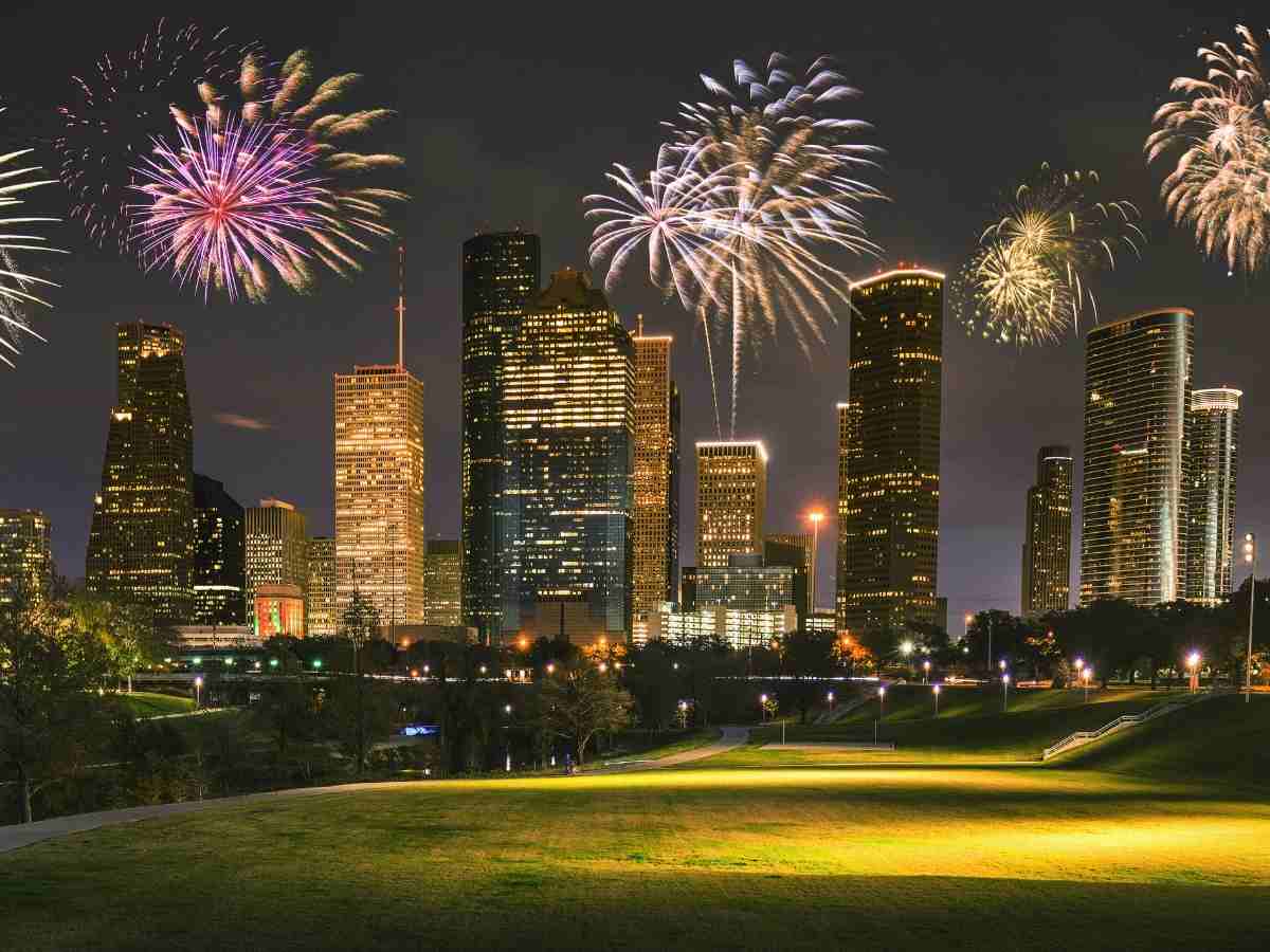 Fireworks over downtown Houston for article Where to Watch 4th of July Fireworks in Houston for newcomers moving to the Houston area.