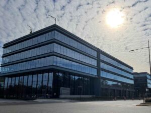 Outside of Hewlett Packard Enterprise (HPE) headquarters building in Houston for article Top Employers Hiring in Houston Right Now